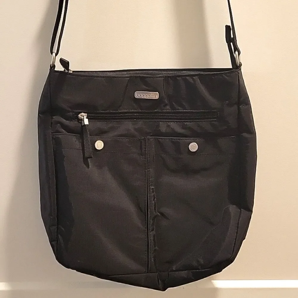 Baggallini Black Crossbody Bag - Picture 1 of 8